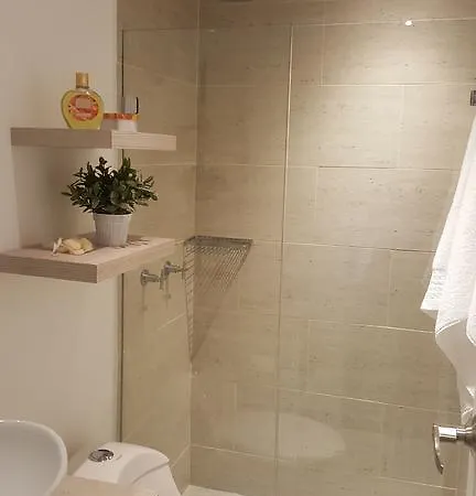 Romantico En La Ciudad Amurallada *